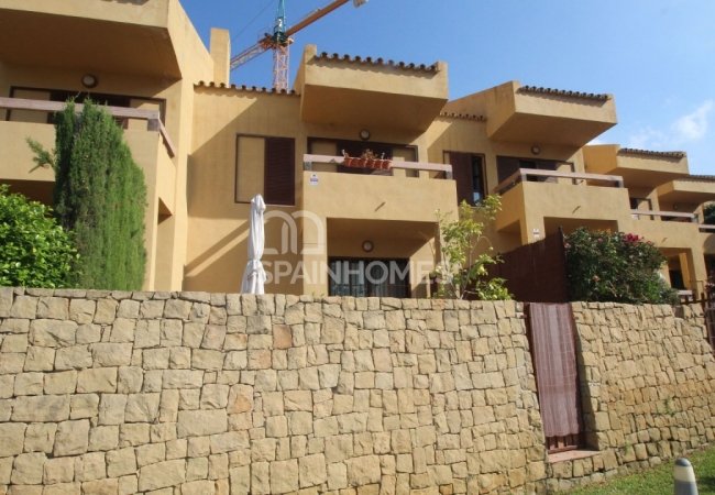 3-Этажные Таунхаусы в Фуэнхироле с Удобным Доступом к Шоссе 6