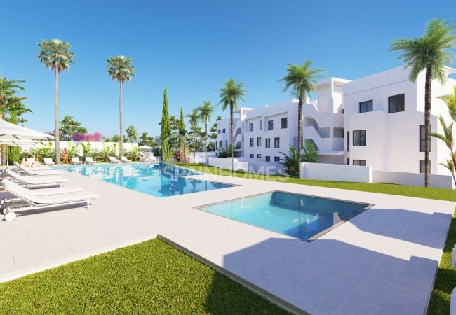 Estepona Málaga'da Havuzlu Bahçeye Sahip Modern Daireler 2