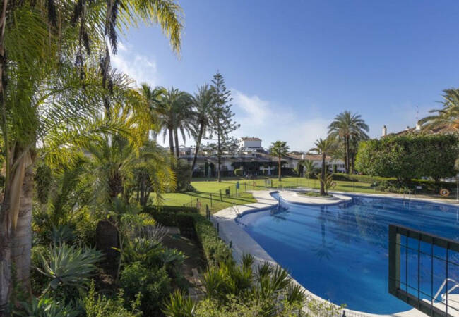 Well Located Apartment with Spacious Terrace in Marbella 1