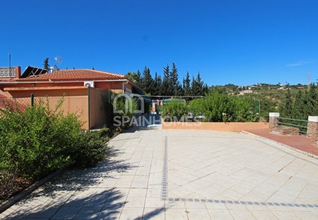 Private Country House Close to Amenities in Malaga