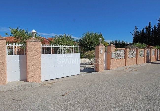 Private Country House Close to Amenities in Malaga