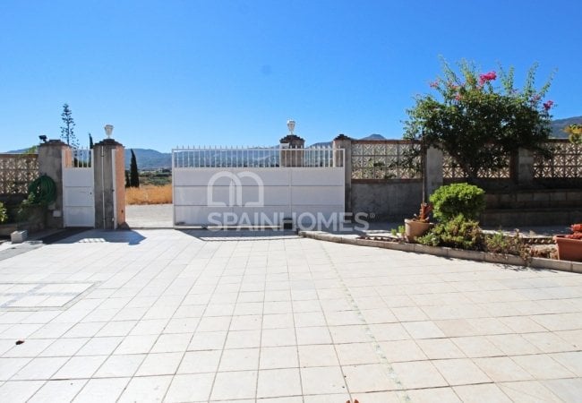 Private Country House Close to Amenities in Malaga