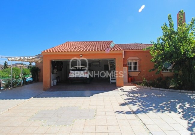 Private Country House Close to Amenities in Malaga