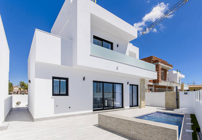 Villas with Swimming Pools in Los Montesinos on the Costa Blanca 1