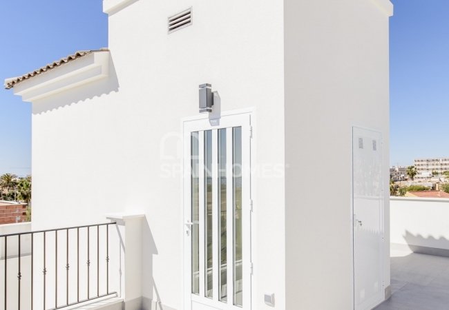 Torrevieja’da Havuzlu ve Bahçeli Müstakil Villalar 4