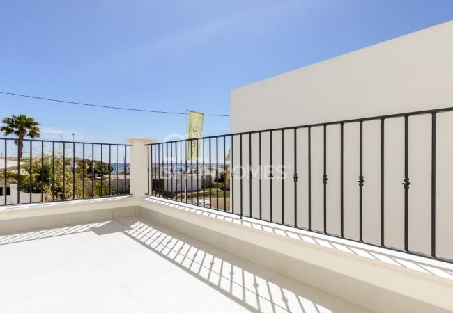 Torrevieja’da Havuzlu ve Bahçeli Müstakil Villalar 5