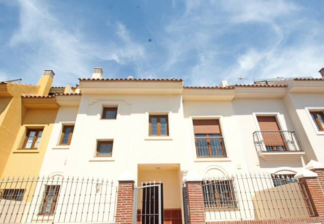 Casa Adosada Bien Ubicada Con Ascensor Privado En Fuengirola 1