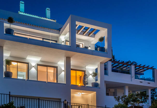 Marbella'da Modern Tasarımlı 3 Yatak Odalı Evler 1