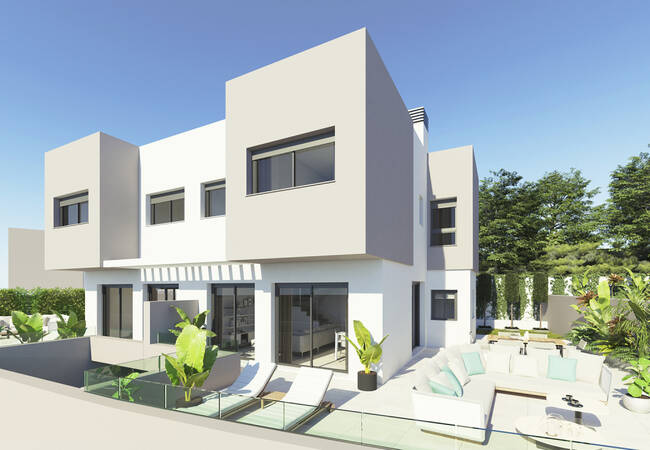 Sea View Townhouses in Torre Del Mar, Málaga Close to the Beach 1