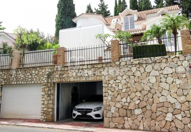 Benalmádena'da Özel Yüzme Havuzlu ve Bahçeli Mobilyalı Villa 14