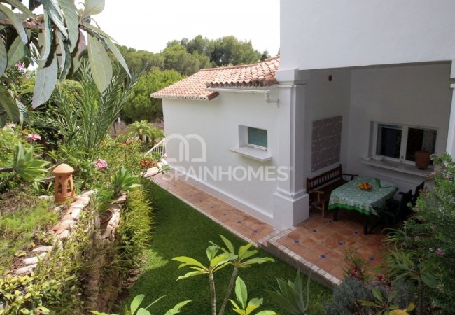 Benalmádena'da Özel Yüzme Havuzlu ve Bahçeli Mobilyalı Villa 10