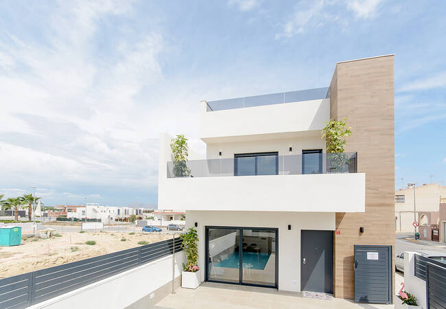 Townhouses 10 Minutes From the Beach in Benijofar Alicante 1