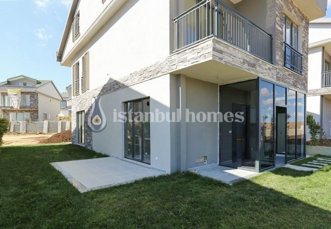 South-facing Houses 5 Min. to the Sea in Buyukcekmece 1