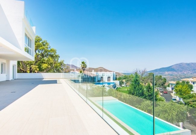 منزل منفصل في ماربيا يطل على البحر والجبل 2