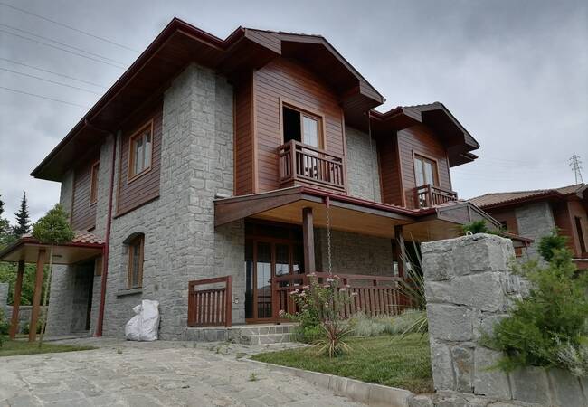 Trabzon Ortahisar'da Özel Bahçeli Müstakil Taş Villalar