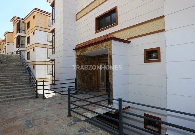 شقة جاهزة للسكن 500 متر إلى الشاطئ في طرابزون اراكلي