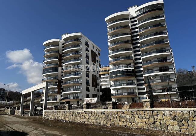 New-build Apartments in a Complex with Sea View in Ortahisar 1