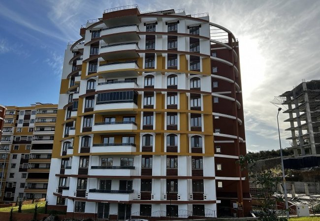 Trabzon’da Lüks Site İçinde Satılık 4+1 Bakımlı Daire 1