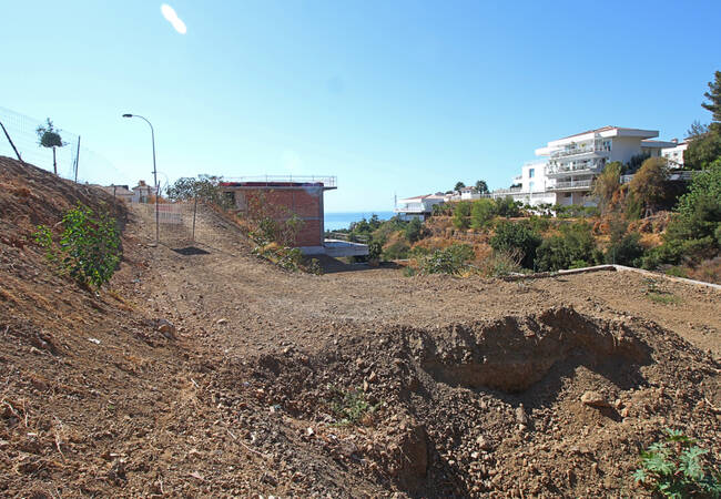 Well-located Plot with Sea and Forest Views in Benalmadena 1