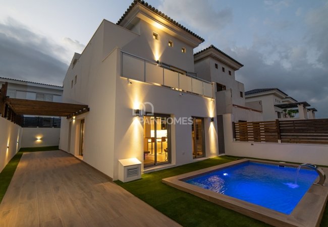 Contemporary Villas 30 Minutes From the Mediterranean Sea in Cox 4