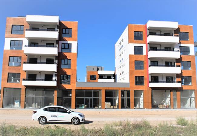 Luxury Apartments in a Complex with Swimming Pool in Nilufer