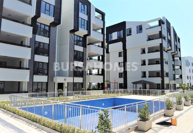 3-bedroom Apartments in a Complex with Pool in Nilüfer