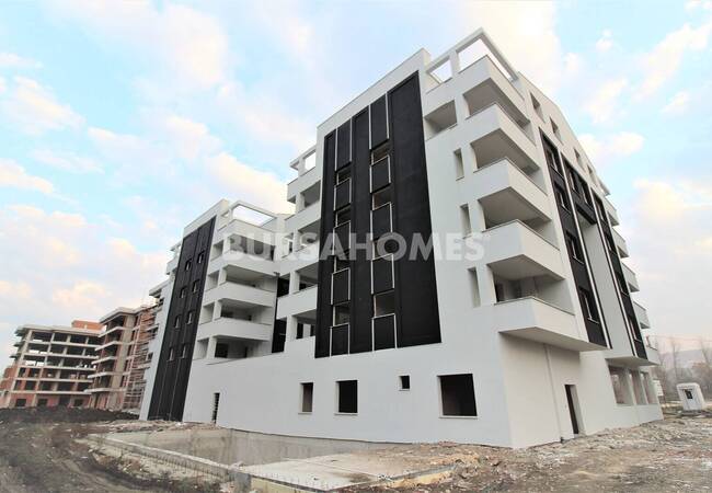 Real Estate with Wide Balconies and Security in Bursa Nilufer