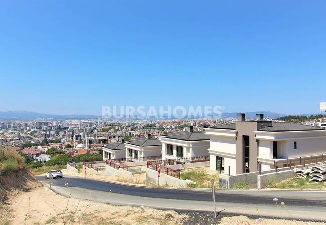 5-bedroom Detached House with Private Pool in Bursa Nilufer