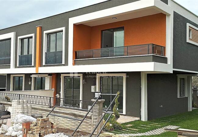 Villas Duplex Avec Jardin Privé De 125 M² À Bursa Gemlik