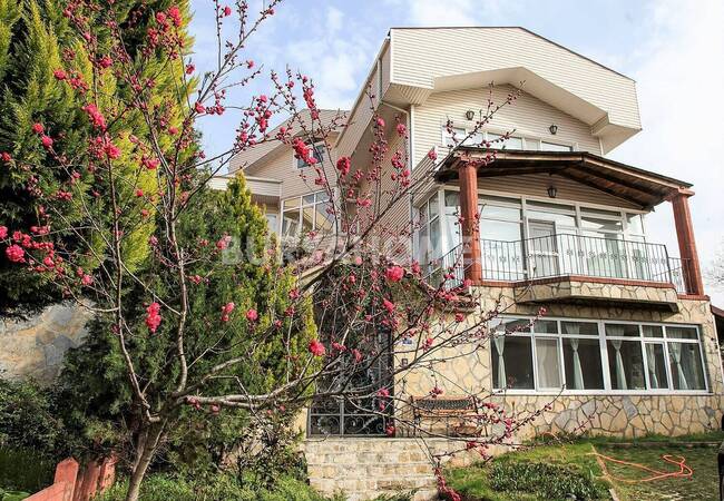 Mudanya'da Site İçinde Özel Havuzlu Satılık Müstakil Villa