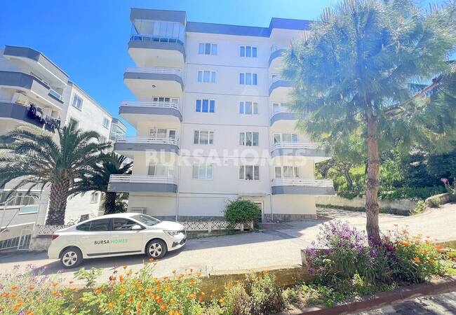 Mudanya Ömerbey'de Denize Yakın Asansörlü Sitede Şık Daire