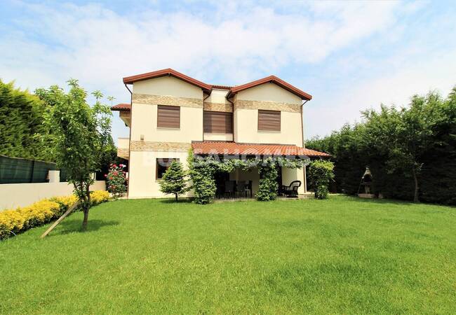 Bursa Nilüferköy'de Geniş Bahçeli Satılık 7+1 Müstakil Villa