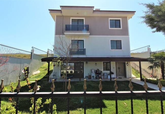 Contemporary Design Triplex House with Nature View in Yalova