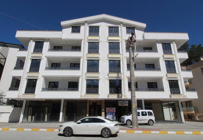 Yalova Termal'de Merkezi Konumda Türk Hamamlı Lüks Bina 1