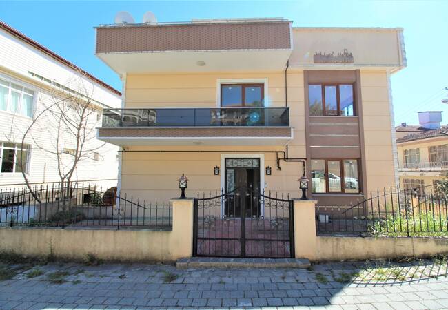 Centrally Located Building with Turkish Bath in Yalova