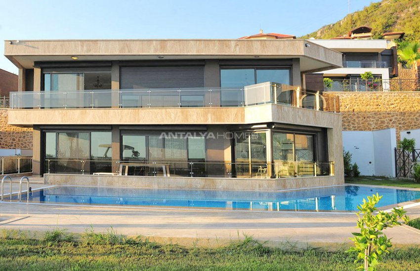 Exclusive Villas with 4+1 and 5+1 Options in Alanya Center 7