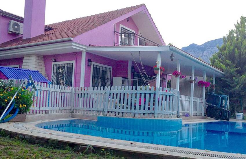 Kemer’de Özel Yüzme Havuzuna Sahip Müstakil Villa 1