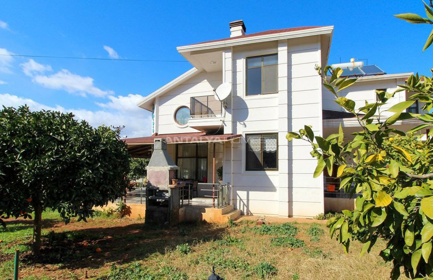 Antalya Kepez’de Doğayla İç İçe Satılık Yenilenmiş Villa 4