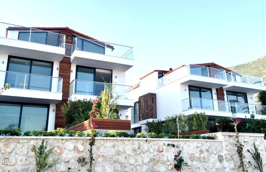 Kalkan'da Panoramik Deniz Manzaralı Eşyalı Satılık Villa 1