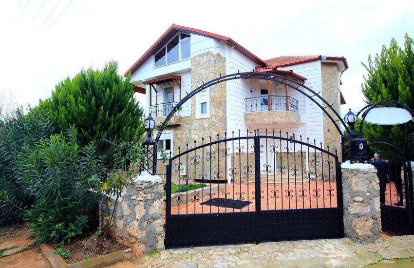 Fully Furnished Villa with Mountain View in Antalya 4