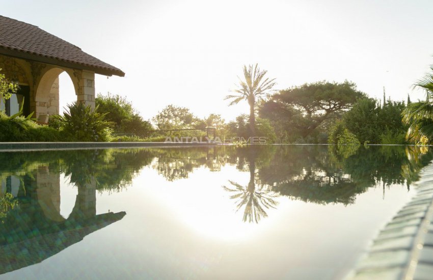 بيت الحجر الفريد مع مسبح في أنطاليا 3