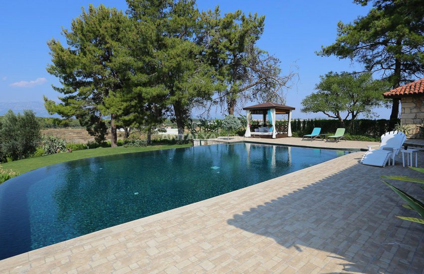 بيت الحجر الفريد مع مسبح في أنطاليا 4