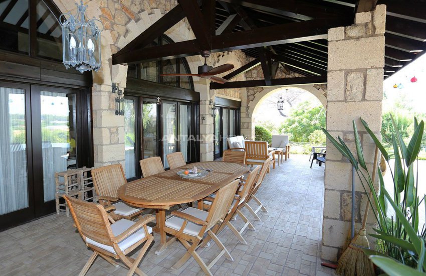 بيت الحجر الفريد مع مسبح في أنطاليا 6