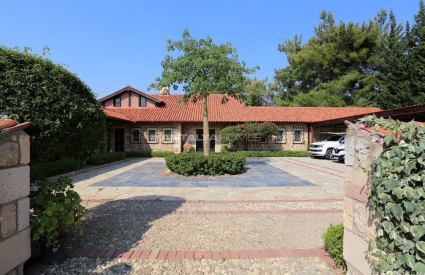 بيت الحجر الفريد مع مسبح في أنطاليا 8