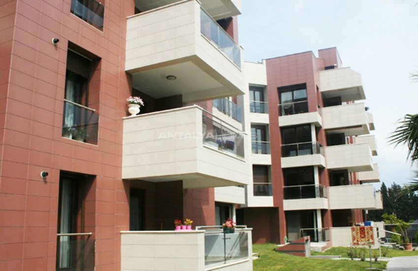 Property in the New Trend Residential Complex of Konyaalti 10