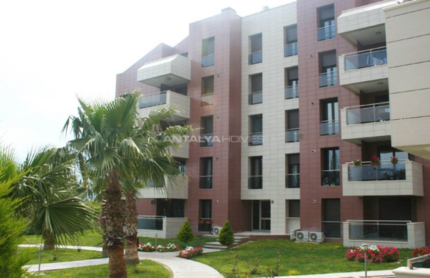 Property in the New Trend Residential Complex of Konyaalti 16