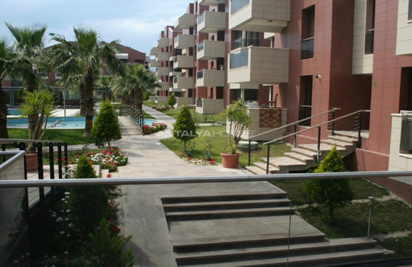 Property in the New Trend Residential Complex of Konyaalti 6