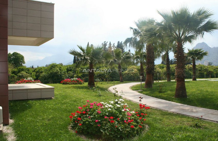 Property in the New Trend Residential Complex of Konyaalti 7