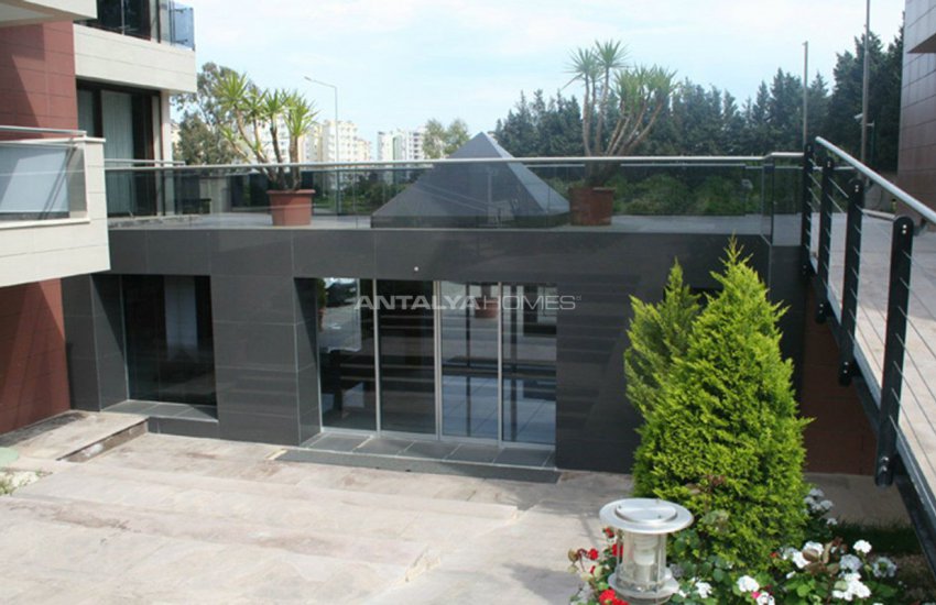 Property in the New Trend Residential Complex of Konyaalti 8