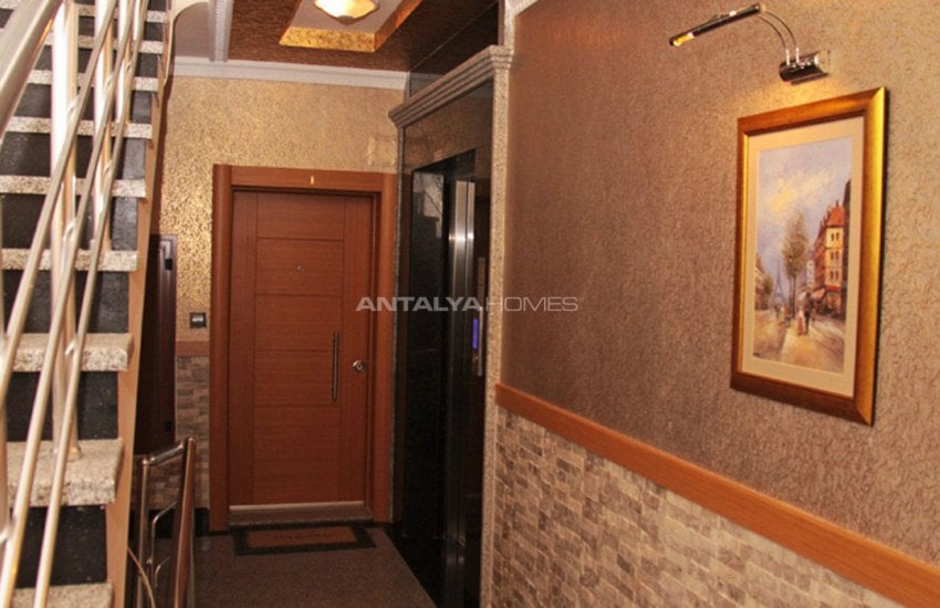 Lara'da Yüzme Havuzlu Site İçinde Lüks Daireler 10